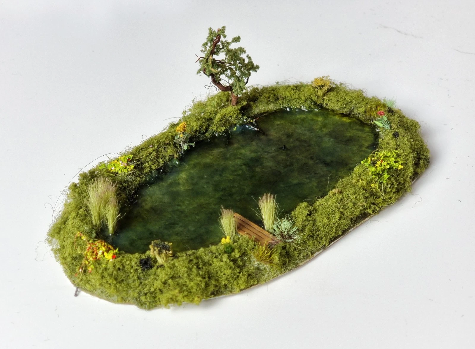 Hand-crafted OO gauge ponds for model railways